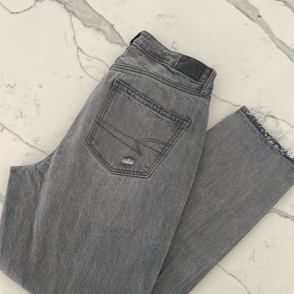 AE Mom Jeans size 4